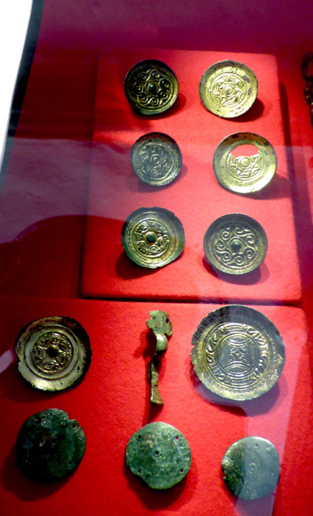 Roman buttons